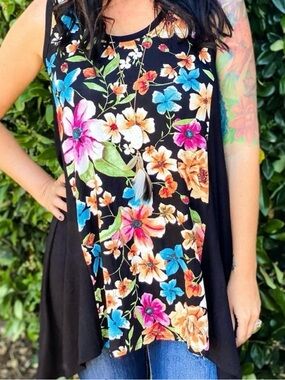 NWT P & Rose Boho Black Floral Sleeveless Swing Tunic Handkerchief Hem Medium